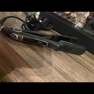 Croc 1.5 inch tit. professional Straightening iron
